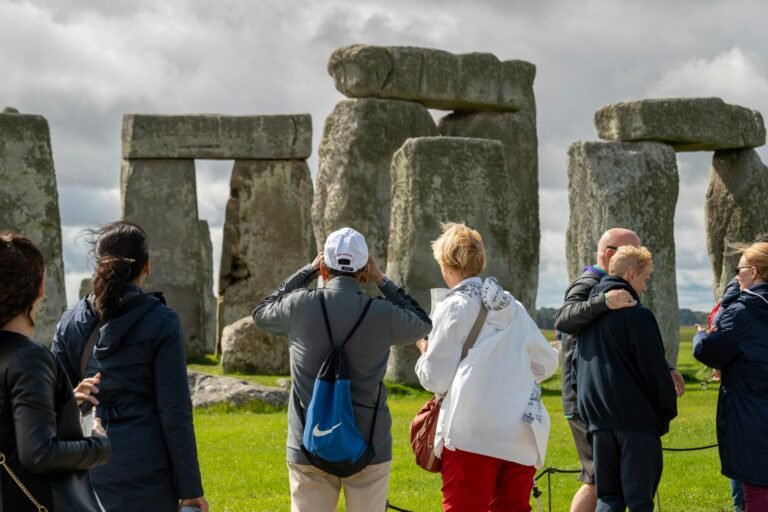 How to see Stonehenge for free, Stonehenge parking free, Free entry to Stonehenge for local residents, Stonehenge free path