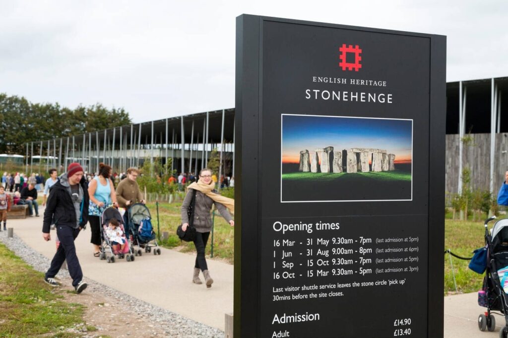 Best Day Trips from London by Train, cheap day trip by train from london, stonehenge